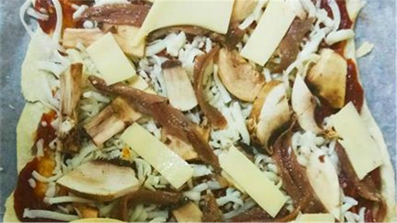 פיצה מבצק עלים