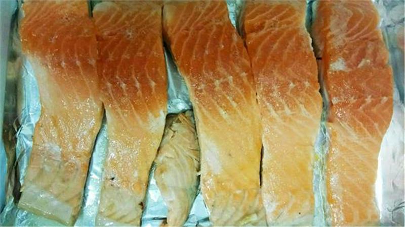 דג סלמון בתנור דג סלמון בתנור