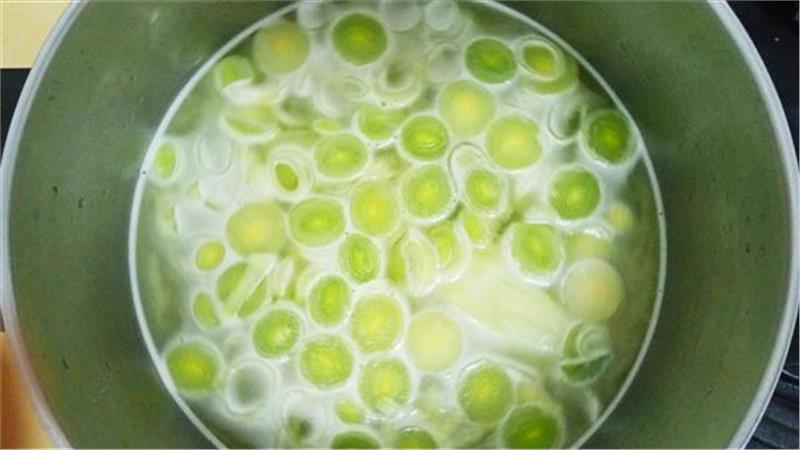 מרק קרם כרישה מרק קרם כרישה