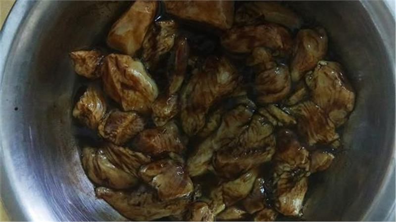 תבשיל חזה עוף עם אספרגוס וחומץ בלסמי