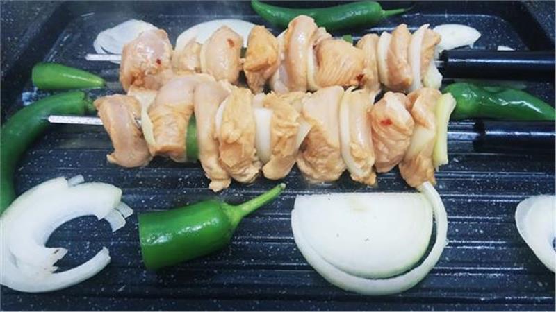 שיפודי חזה עוף במרינדה אסיאתית