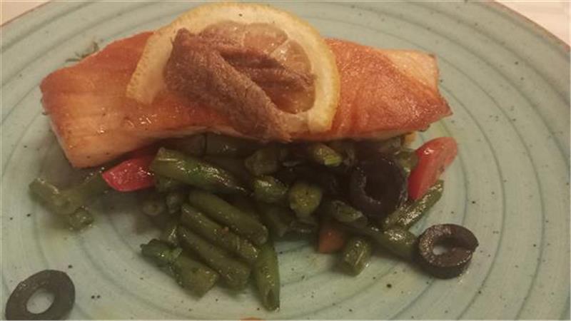 דג סלמון בתנור דג סלמון בתנור