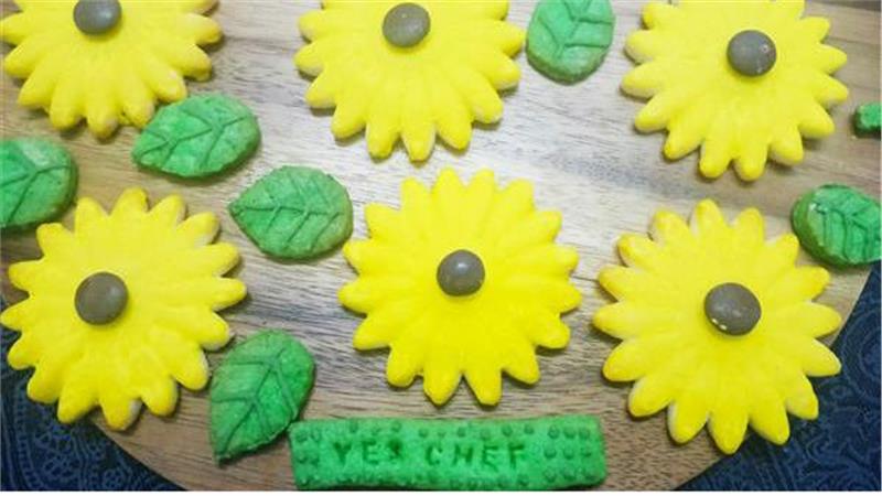 עוגיות סוזן שחורת העין