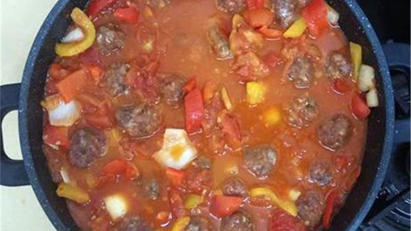 קציצות ונקניקיות מרגז ברוטב מטבוחה