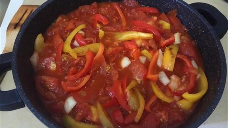 קציצות ונקניקיות מרגז ברוטב מטבוחה