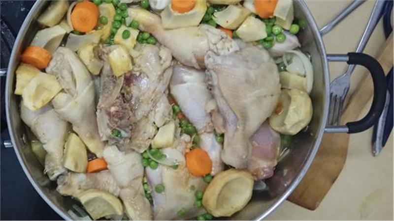 שוקי עוף עם אפונה וארטישוק