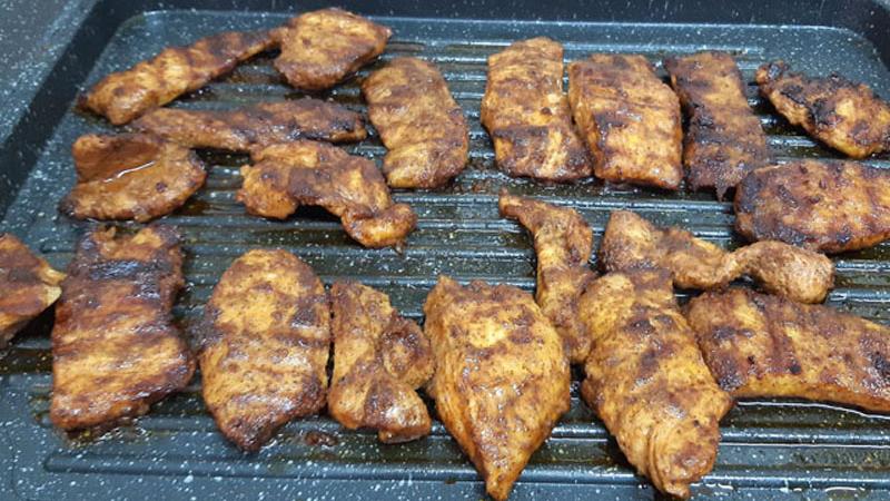 חזה עוף ברוטב צ'ימיצ'ורי קל להכנה