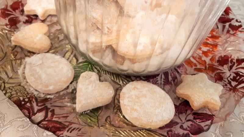 עוגיות מושלגות ופריכות לסתיו ישראלי עוגיות מושלגות ופריכות לסתיו ישראלי