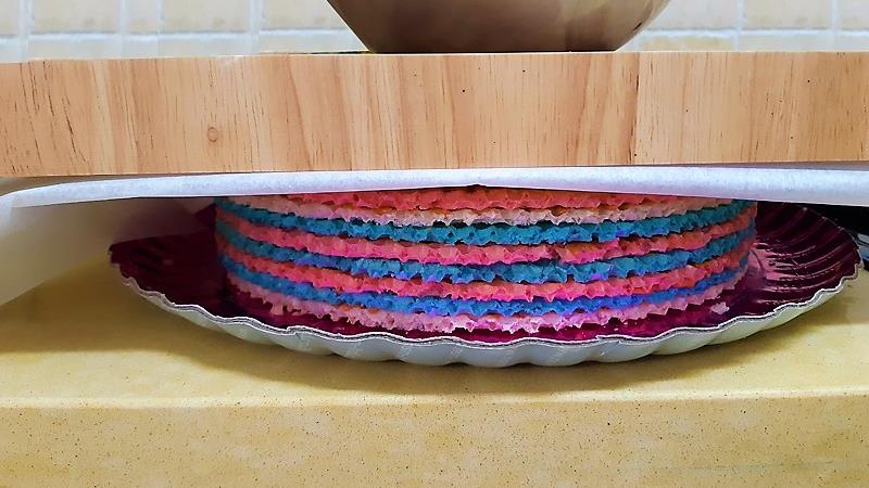 עוגת עלי וופל צבעוני, עוגת וופלים צבעונית