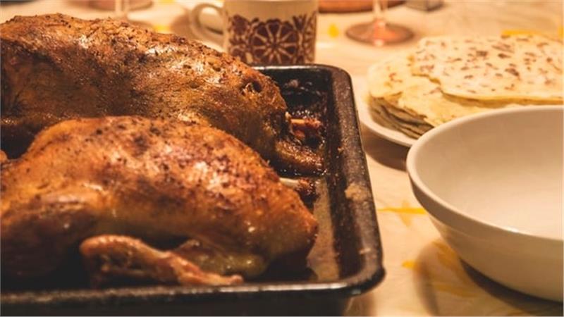 עוף בתנור עם רוטב פפריקה ושום בתנור