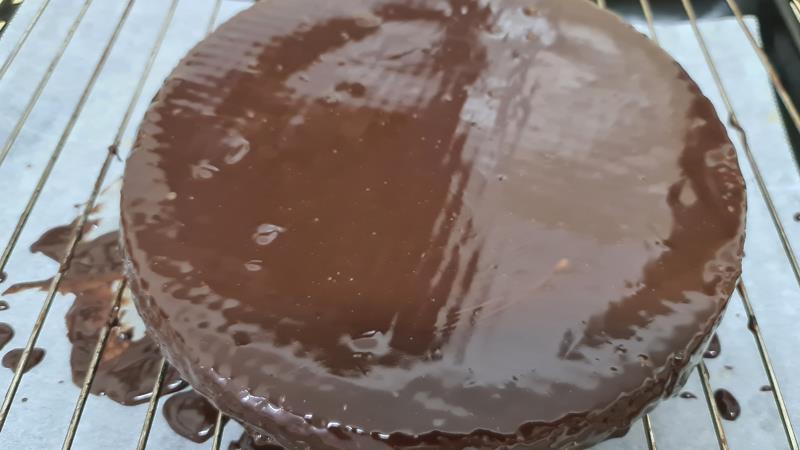 עוגת וופלים בטעם שוקולד, עוגת דפי וופל שחור לבן