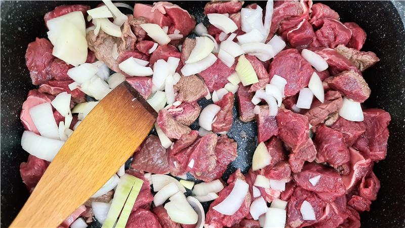 תבשיל בקר עם ירקות, תבשיל קדרה מהמטבח הקנייתי