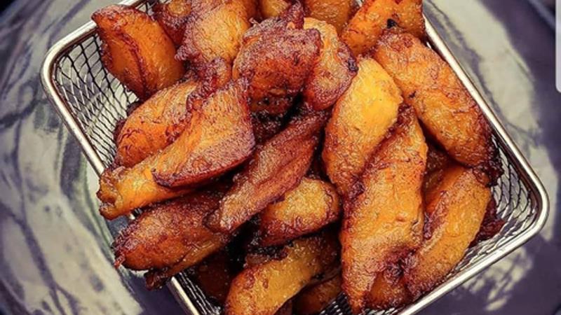 בננות מטוגנות מתובלות, בסגנון אוכל רחוב מגאנה, קלווילה