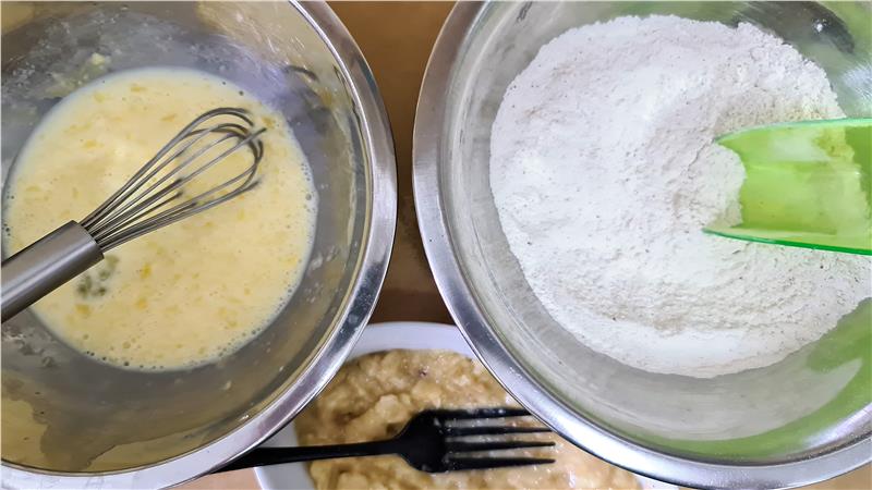 לביבות בננה נוסח ג'מייקה נהדרות וממכרות. פנקייקס בננה מושלם