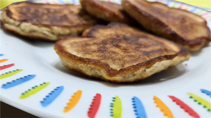 לביבות בננה נוסח ג'מייקה נהדרות וממכרות. פנקייקס בננה מושלם