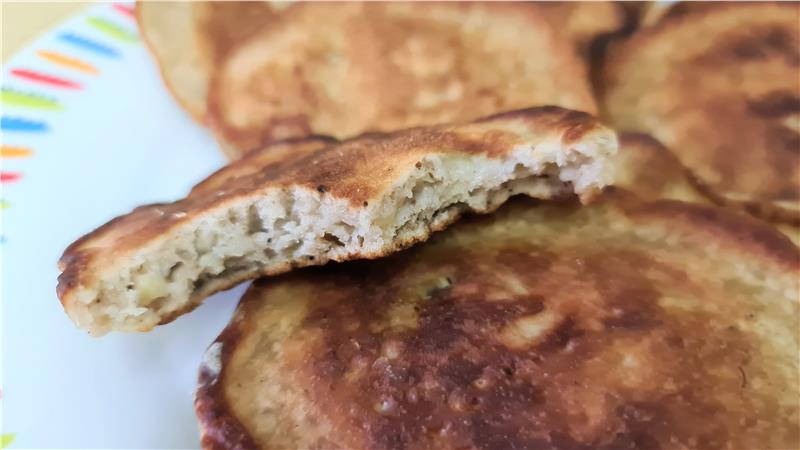 לביבות בננה נוסח ג'מייקה נהדרות וממכרות. פנקייקס בננה מושלם