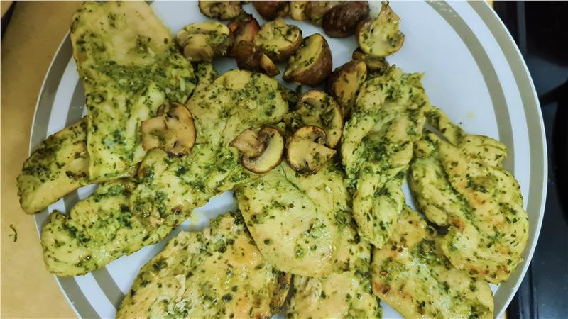 חזה עוף בשום ועשבי תיבול חזה עוף בשום ועשבי תיבול