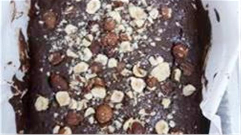 בראוניז עסיסיים עם אגוזי לוז