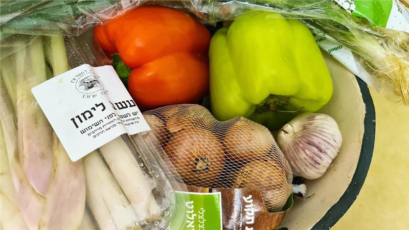 חזה עוף עם למון גראס, עוף עם עשב לימון טרי חזה עוף עם למון גראס, עוף עם עשב לימון טרי