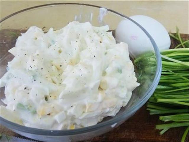 סלט ביצים ומיונז משובח ומהיר סלט ביצים ומיונז משובח ומהיר