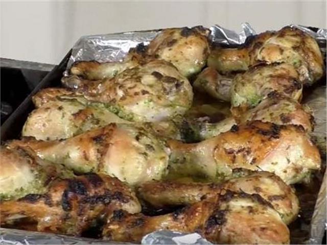 שוקי עוף במרינדה ירוקה שוקי עוף במרינדה ירוקה