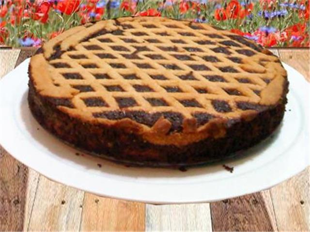 עוגת פרג שחורה מעוטרת בכתר זהב, עוגת המלכה השחורה