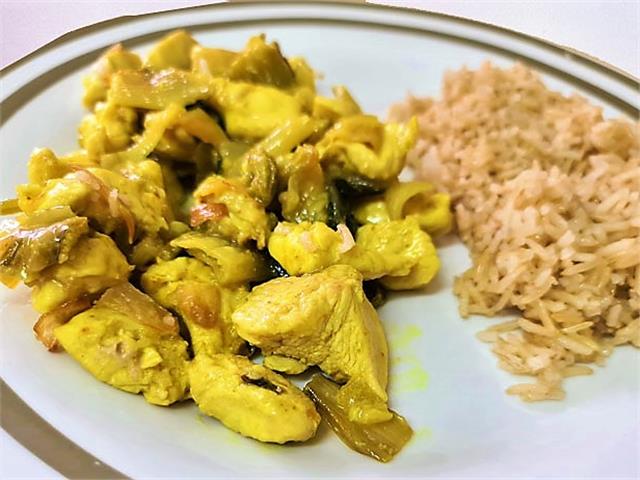 קוביות עוף בעלי מנגולד וסלרי קוביות עוף בעלי מנגולד וסלרי