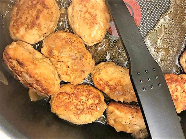 פישלך, קציצות עוף רומניות, קציצות חזה עוף