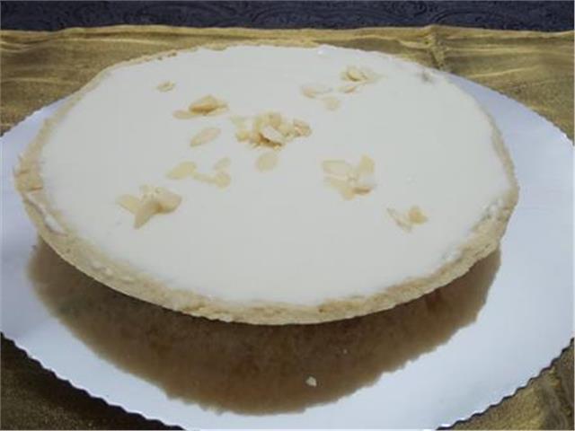 עוגת שקדים ושמנת חמוצה עוגת שקדים ושמנת חמוצה