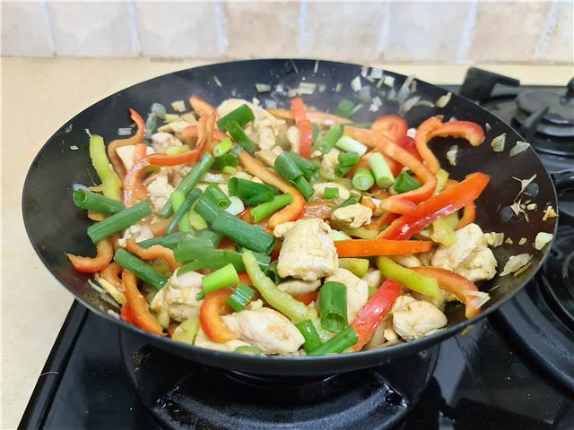 חזה עוף עם למון גראס, עוף עם עשב לימון טרי