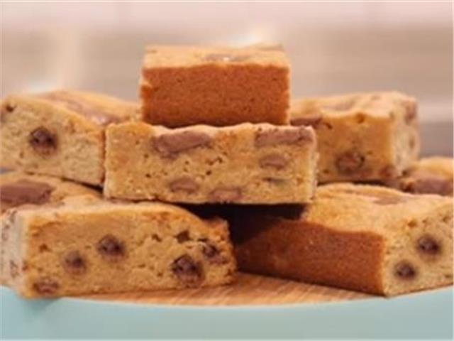 בלונדיז בננה ושוקולד צ'יפס בלונדיז בננה ושוקולד צ'יפס