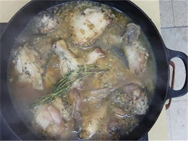 חמין חיטה ירוקה, פריקה עם כרעי עוף